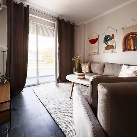 Alexandra Apartment *